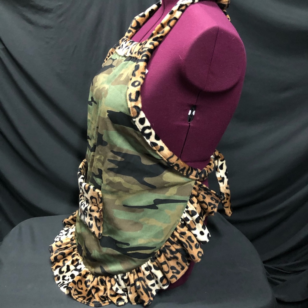Apron Camo and leopard print EUC